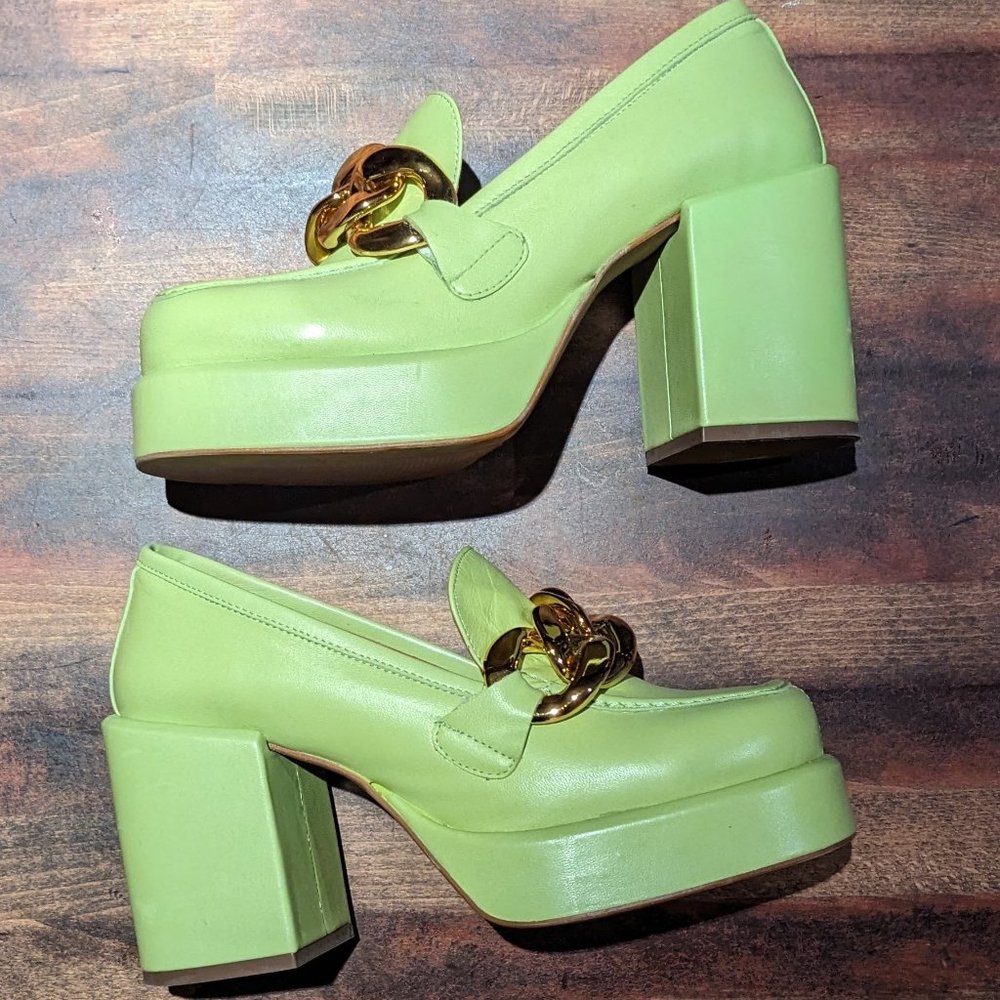 L'INTERVALLE Green Platform Heels with Gold Chain
